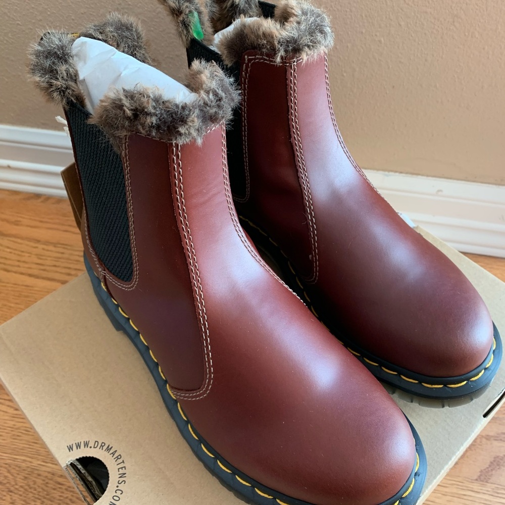 NIB. Dr. Martens Women's 2976 Leonore Chelsea Boot